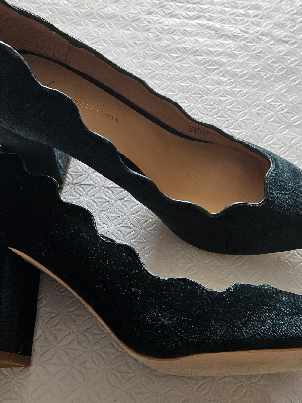 Anthropologie Emerald Green Scallop-Edge Velvet Heels - Picture 5 of 8